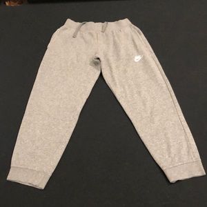 Boys Nike Gray sweatpants size medium, excellent condition